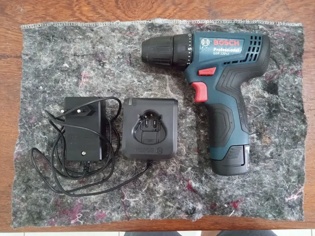 Parafusadeira Bosch 12volts.