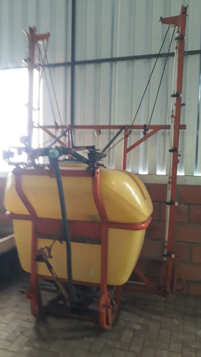 Pulverizador 600 lt. Semi novo