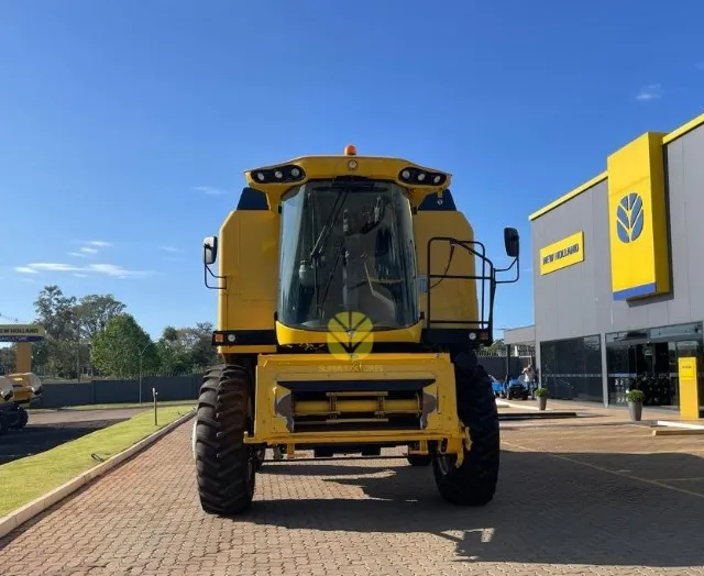 Colheitadeira de Soja, New Holland TC 5.90 ano 2022 com plataforma de 25 pés flexível.