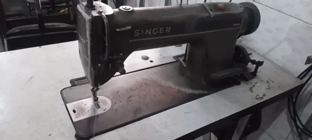Máquina de costura industrial Singer 