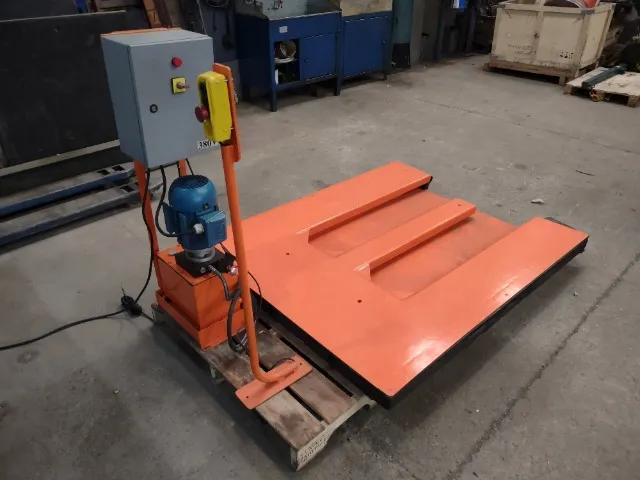 Mesa Plataforma Hidráulica em ?E? Ergonomia Cap. 1500 Kg - Paletização e Despaletização 