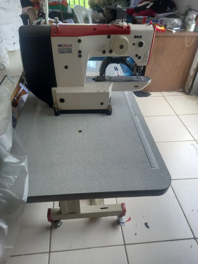 Máquina de costura industrial travete