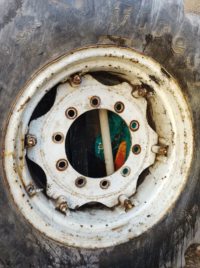 Par de Aro com pneus 24 do Valmet