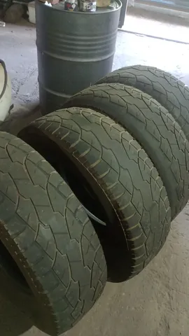 Pneus. Sem riscar. 10. Pneus aro 16. 80. Cada. Aceita cartao
