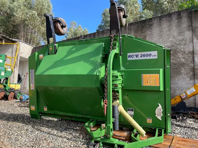 Roçadeira Agrícola Tatu Marchesan 2600 LSL