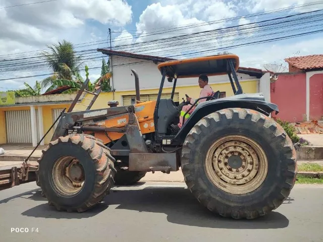 Trator Valtra Bh 145 ano 2013