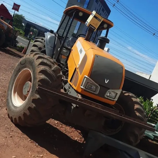 TRATOR VALTRA