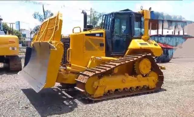 Trator de Esteira Caterpillar D6N XL ano 2013 com 16.000 horas, em SP