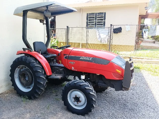 Trator Agrale 4230.4 ano 2013 tracionado