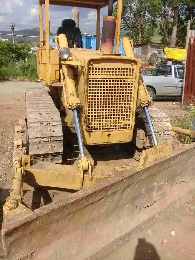 Trator esteira MF 3366/80 