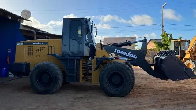 Vendo Pa carregadeira lonking 833