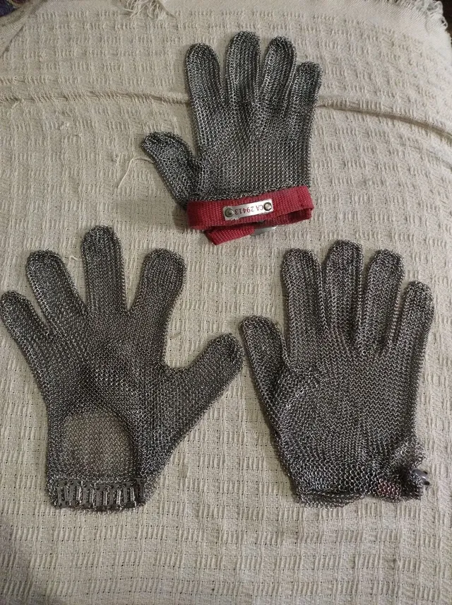 Luvas de aço