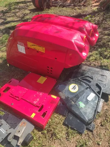 Paralamas e plataforma Trator MF 4200
