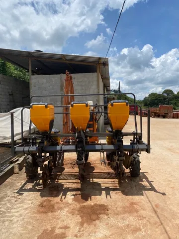 Plantadeira 3 linhas da Valtra 