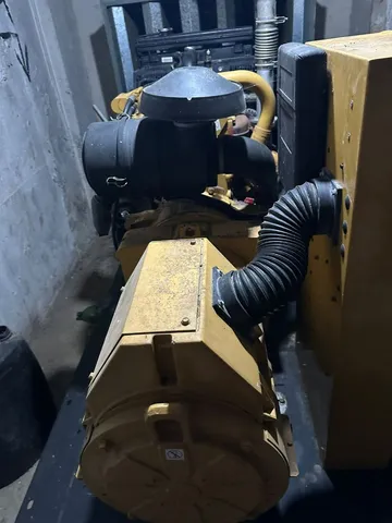 GERADOR DE ENERGIA 80 KVA/ ANO: 2011/ HRS DE USO: 98