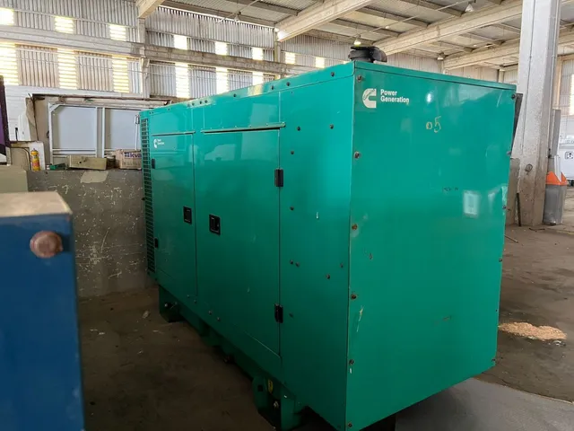 GERADOR DE ENERGIA 100 KVA/ ANO: 2013/ HRS DE USO: 1300
