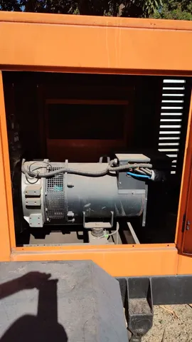 GERADOR DE ENERGIA 115/100 KVA/ ANO:2010/ HRS DE USO: 27