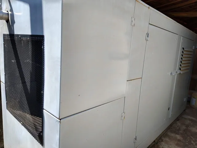 GERADOR DE ENERGIA 120/100 KVA/ ANO: 1998