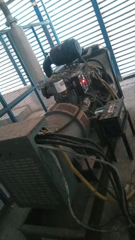GERADOR DE ENERGIA 150 KVA/ ANO: 2004/ HRS DE USO: 250