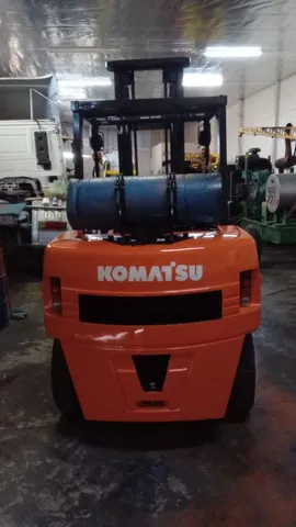 Empilhadeira Komatsu 4T ano 2002