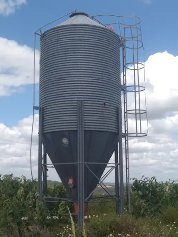 Silos com capacidade de 22 toneladas