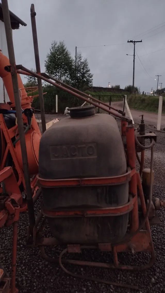 Pulverizador jacto 600 lt