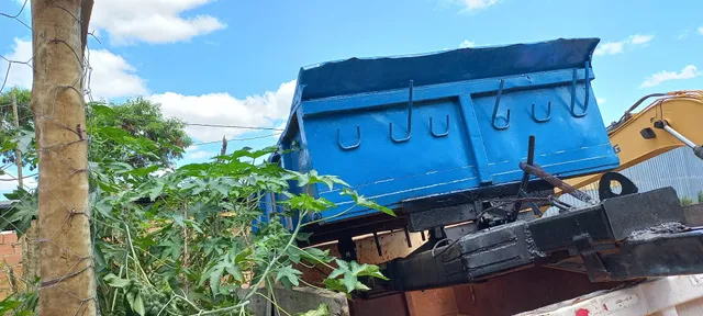 Carretinha trator basculante 