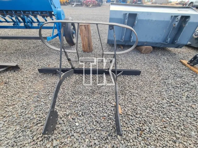 cod.825 - Parachoque para Massey Ferguson - TK Tratores Nova Andradina - MS 