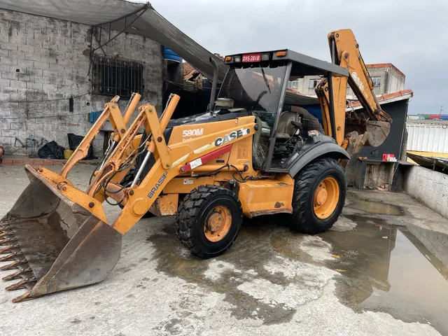 Retroescavadeira case 580M 4x4 traçada 