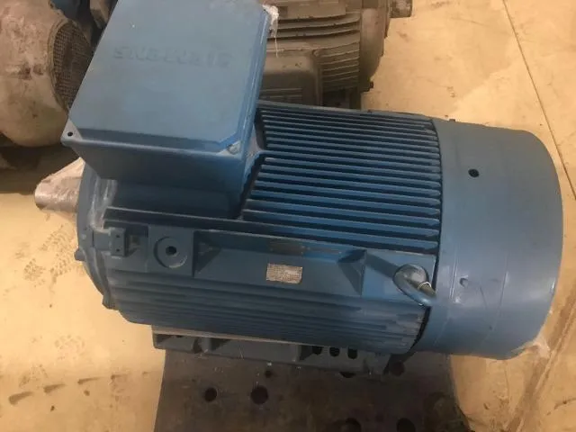 Motor elétrico novo Siemens de 200 CV, 1.790 RPM