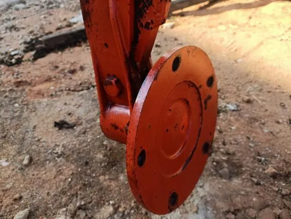 Arado reversível lavrale para trator pequeno porte
