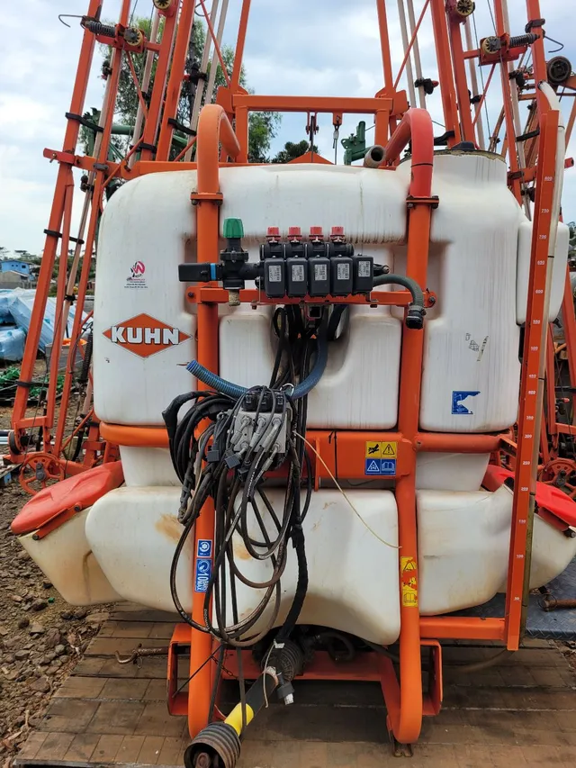 Pulverizador Kuhn 800LT 18m comando elétrico completo 