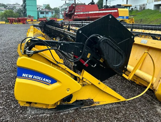 Plataforma com 25 pés fléx New Holland Header 7225 ano 2021.
