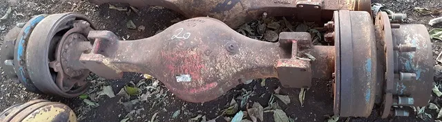 Eixo traseiro da escavadeira Poclain LY2P completo