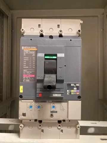 Disjuntor Tripolar Merlin Gerin NS 630H