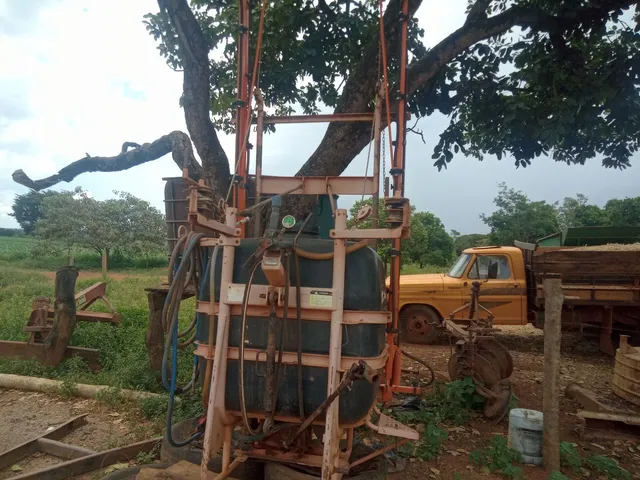 Pulverizador jacto semi novo 