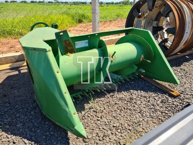 cod.645 - Plataforma para Colheita de Capim JF - TK Tratores Nova Andradina - MS 