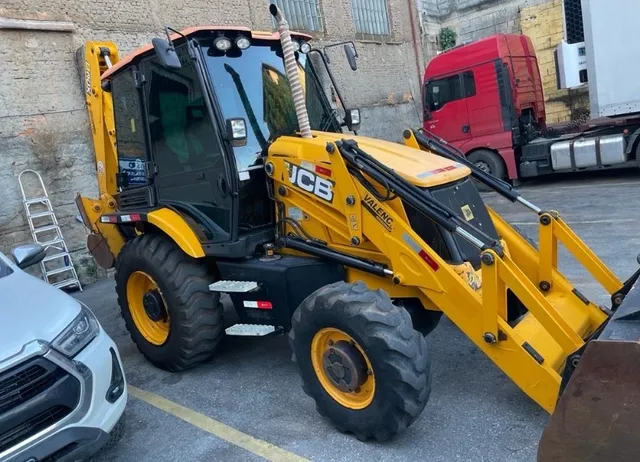 RETROESCAVADEIRA JCB 4X4