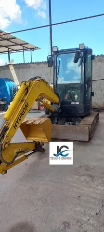 MINI ESCAVADEIRA HYUNDAI 35-7 CABINADA ANO 2015 3.7 TONELADAS 3700 HRS DE USO 