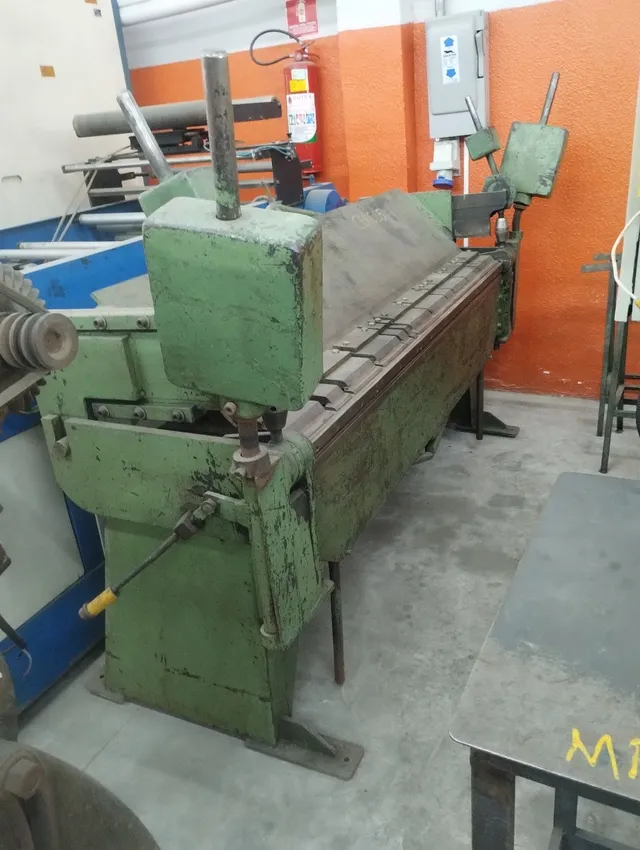 Dobradeira chapa 2 metro manual
