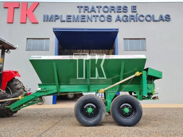 cod.895 - Calcareadeira DCFc Baldan 6500 Kg - TK Tratores Nova Andradina - MS 