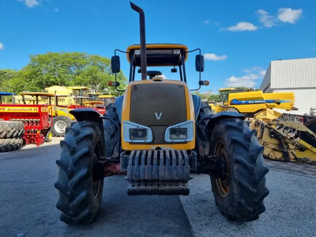 Trator Valtra BM125 ano 2010.
