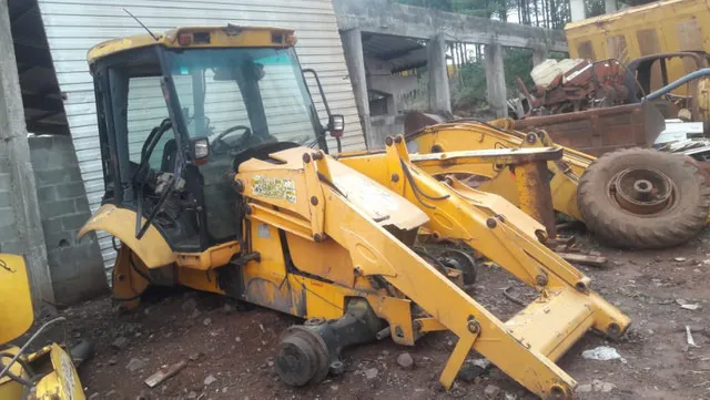 Sucata de Retro Escavadeira JCB 4cx para retirada de peças