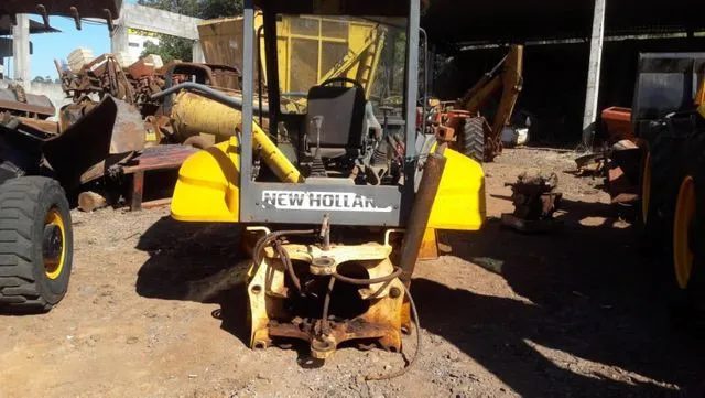 Sucata de Retro Escavadeira New Holland LB 110