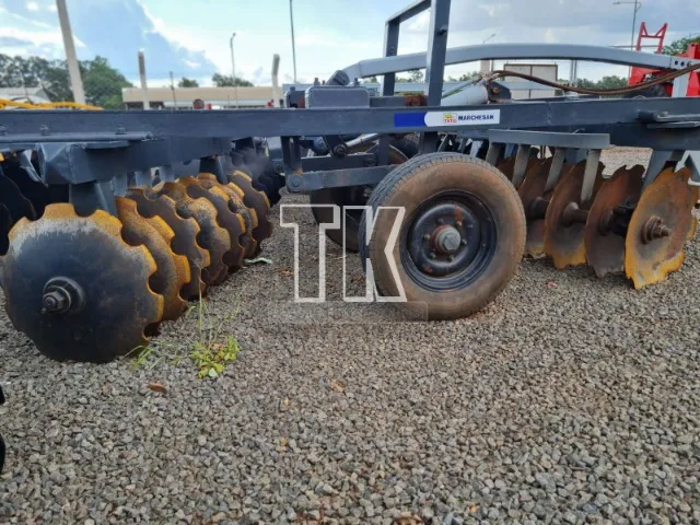 Grade Aradora de Controle 14x26 Tatu - TK Tratores Nova Andradina - MS 