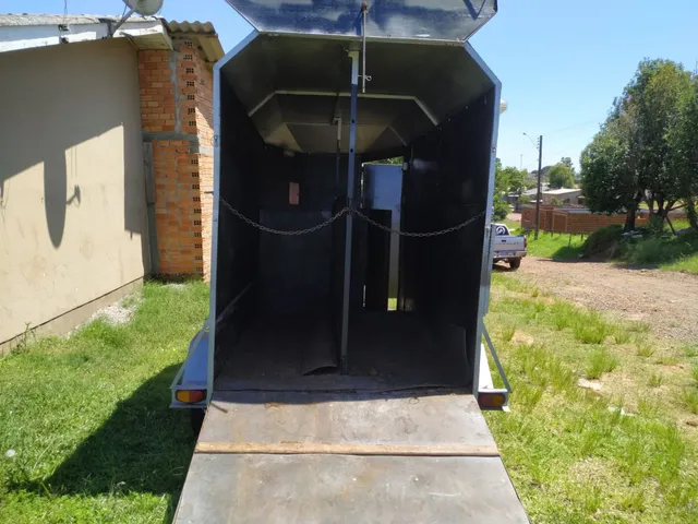 Reboque para cavalo.