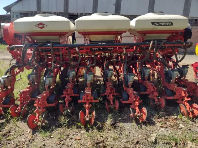 Plantadeira 10 Linhas Pneumática Kuhn 