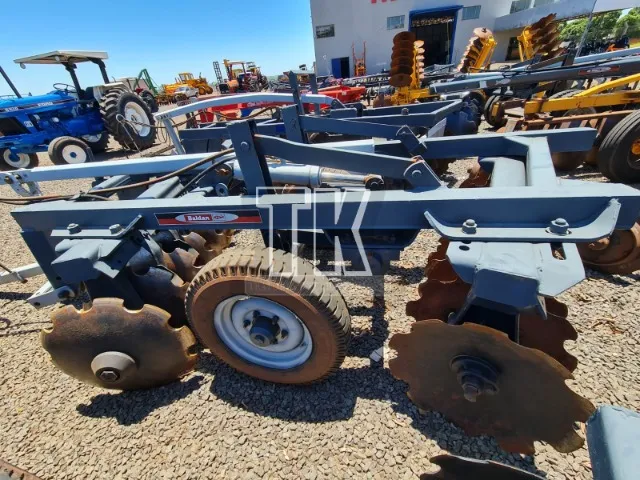 Grade Aradora de Controle 16 x 26 Baldan - TK Tratores Nova Andradina - MS 