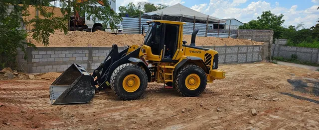 Pa carregadeira volvo l70 F 2018 muito nova abaixo de valor