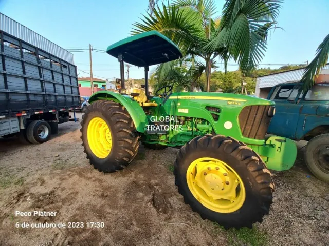 Oferta! Trator John Deere modelo 5078E